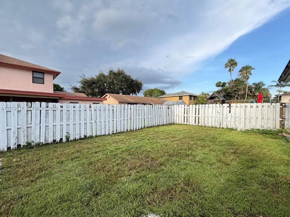 11641 NW 42nd St Sunrise, FL 33323