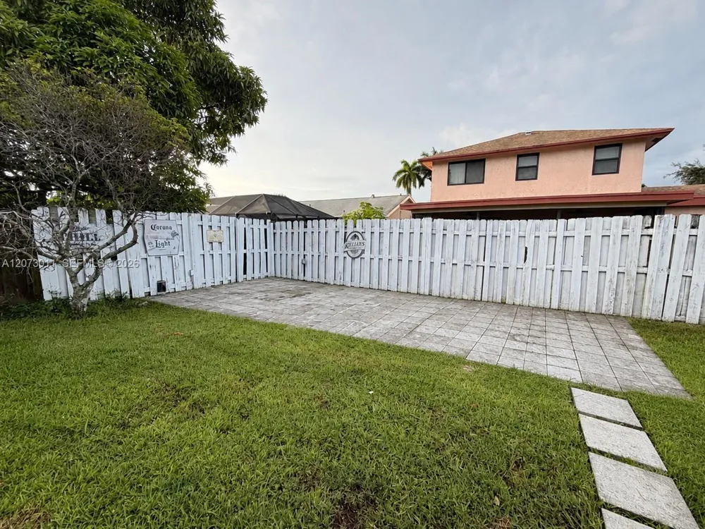 11641 NW 42nd St Sunrise, FL 33323