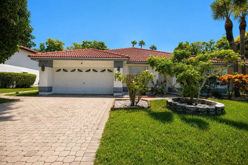 7606 Briar Cliff Circle Lake Worth, FL 33467