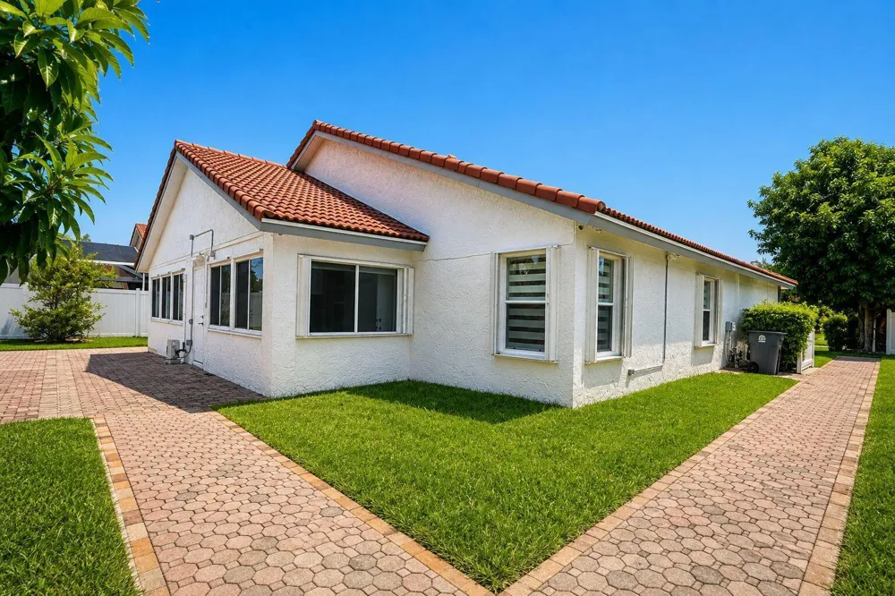 7606 Briar Cliff Circle Lake Worth, FL 33467
