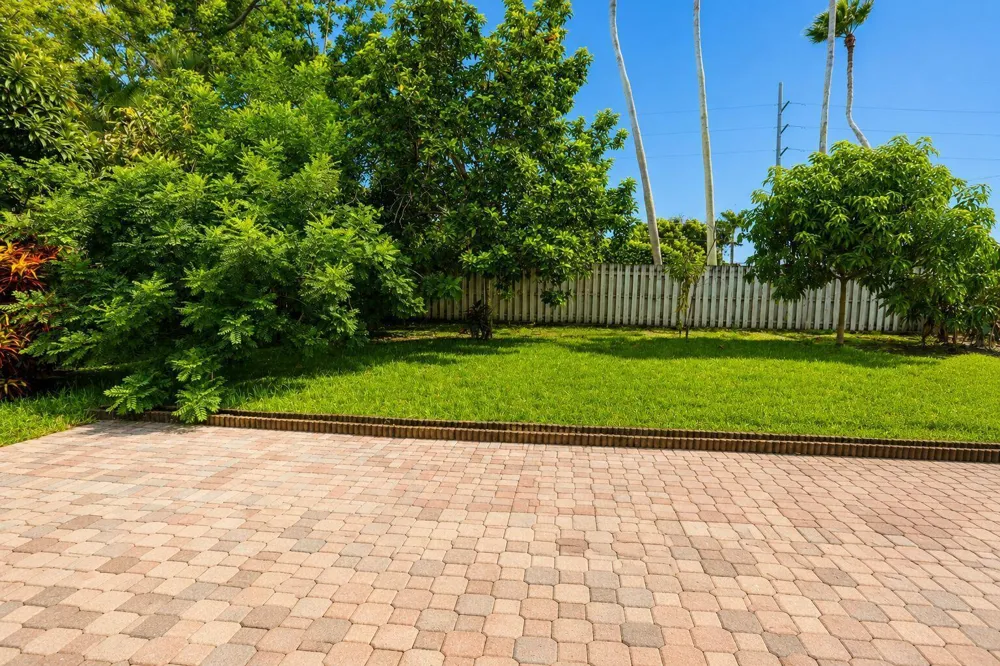 7606 Briar Cliff Circle Lake Worth, FL 33467