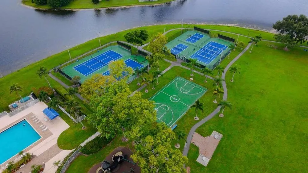 7606 Briar Cliff Circle Lake Worth, FL 33467