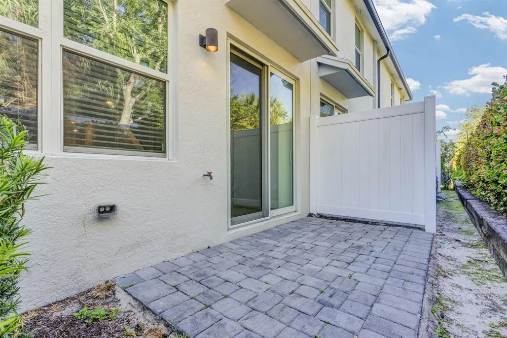 5659 Enclave Drive Mangonia Park, FL 33407