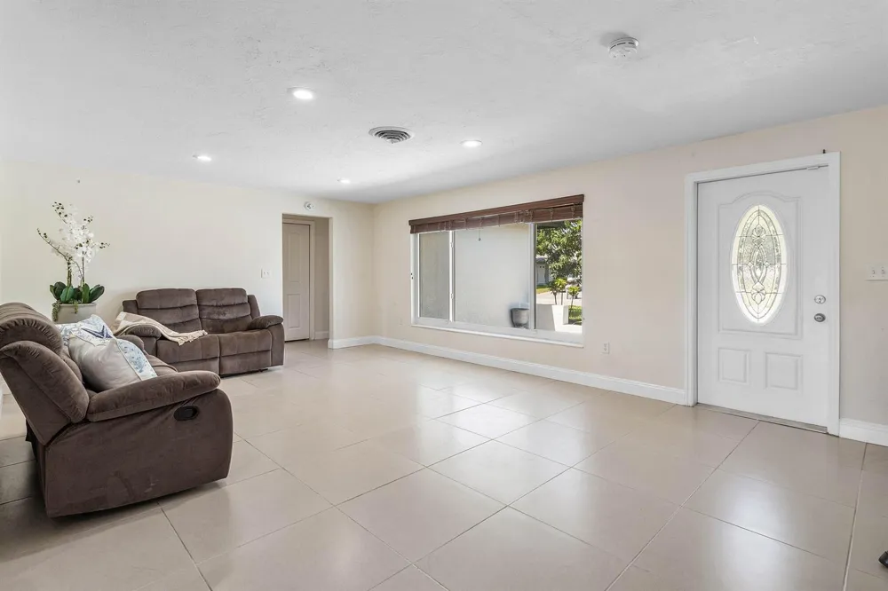 1620 SW 4TH AVENUE Pompano Beach, FL 33060