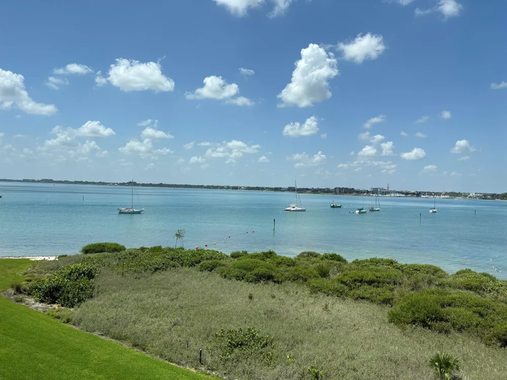 31 HARBOUR ISLE DRIVE W #PH05 Fort Pierce, FL 34949