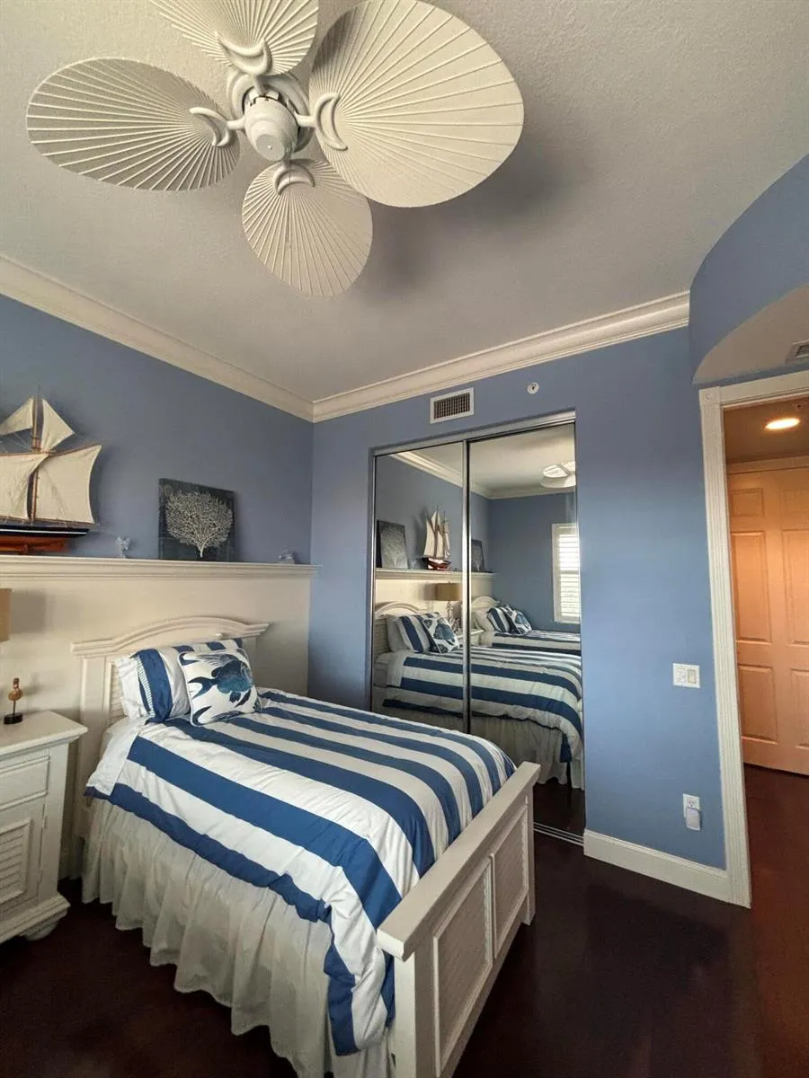 31 HARBOUR ISLE DRIVE W #PH05 Fort Pierce, FL 34949