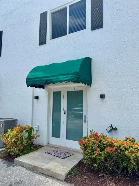 690 SE 23RD AVENUE #4