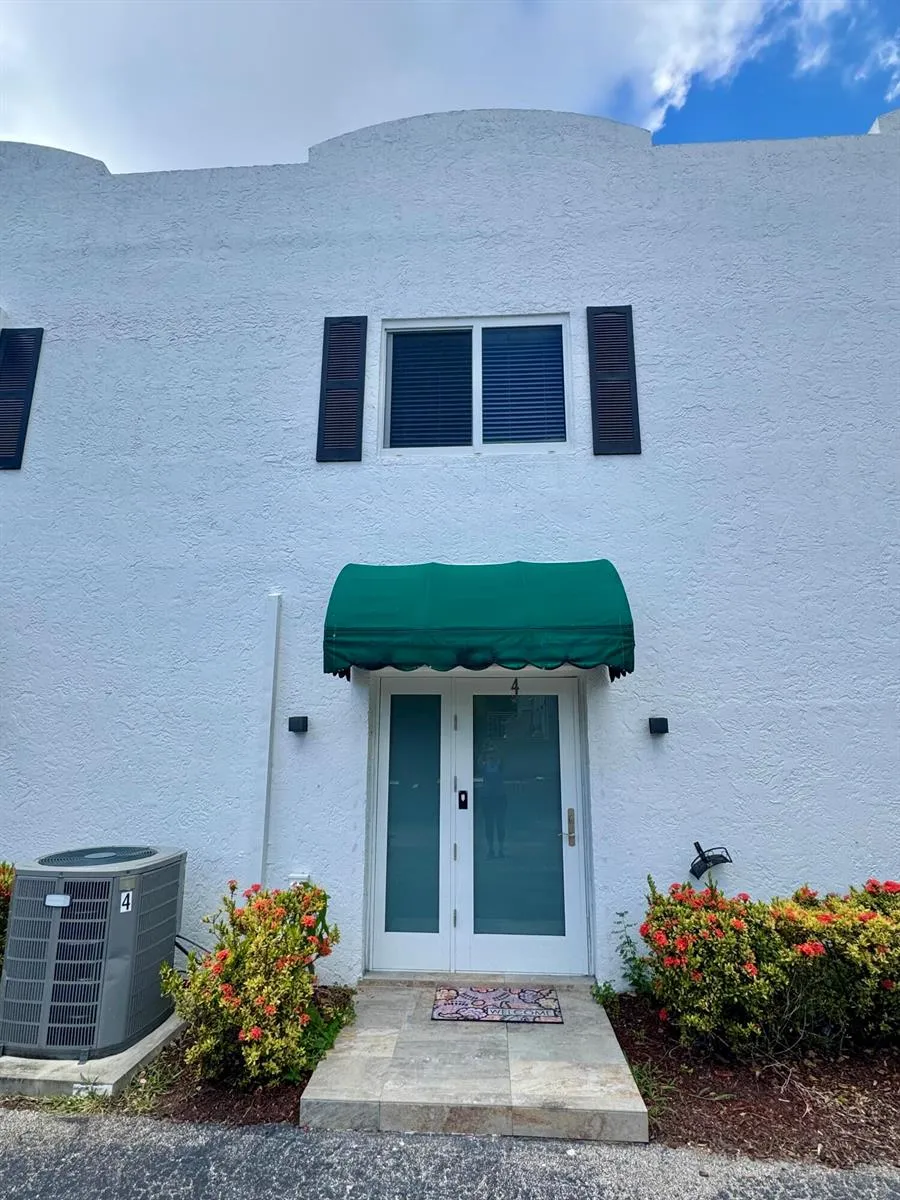 690 SE 23RD AVENUE #4 Pompano Beach, FL 33062