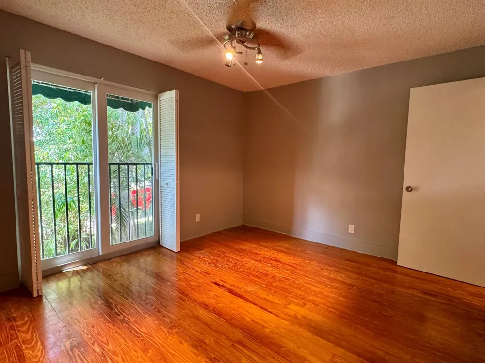 690 SE 23RD AVENUE #4 Pompano Beach, FL 33062