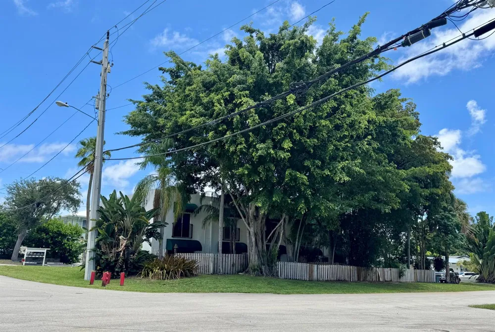 690 SE 23RD AVENUE #4 Pompano Beach, FL 33062