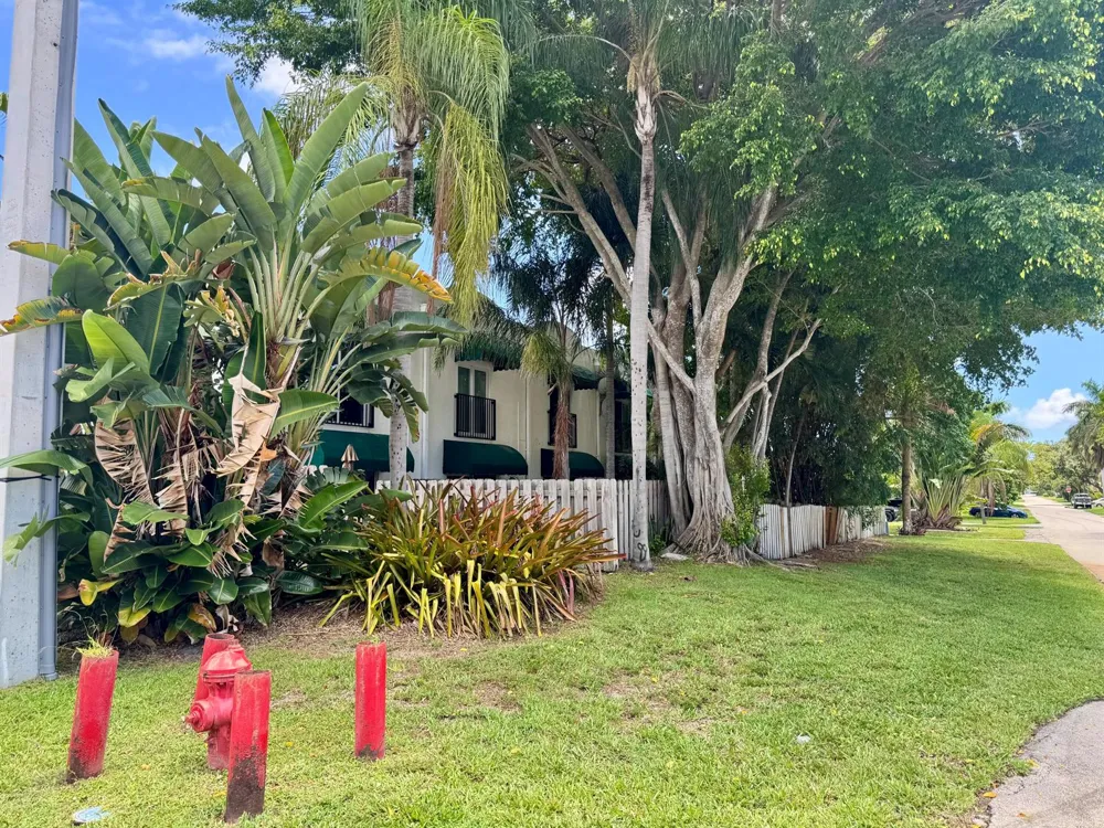 690 SE 23RD AVENUE #4 Pompano Beach, FL 33062