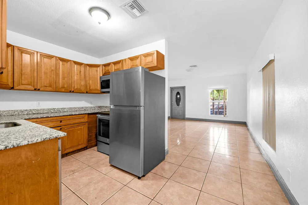 124 SW 10TH AVENUE Boynton Beach, FL 33435