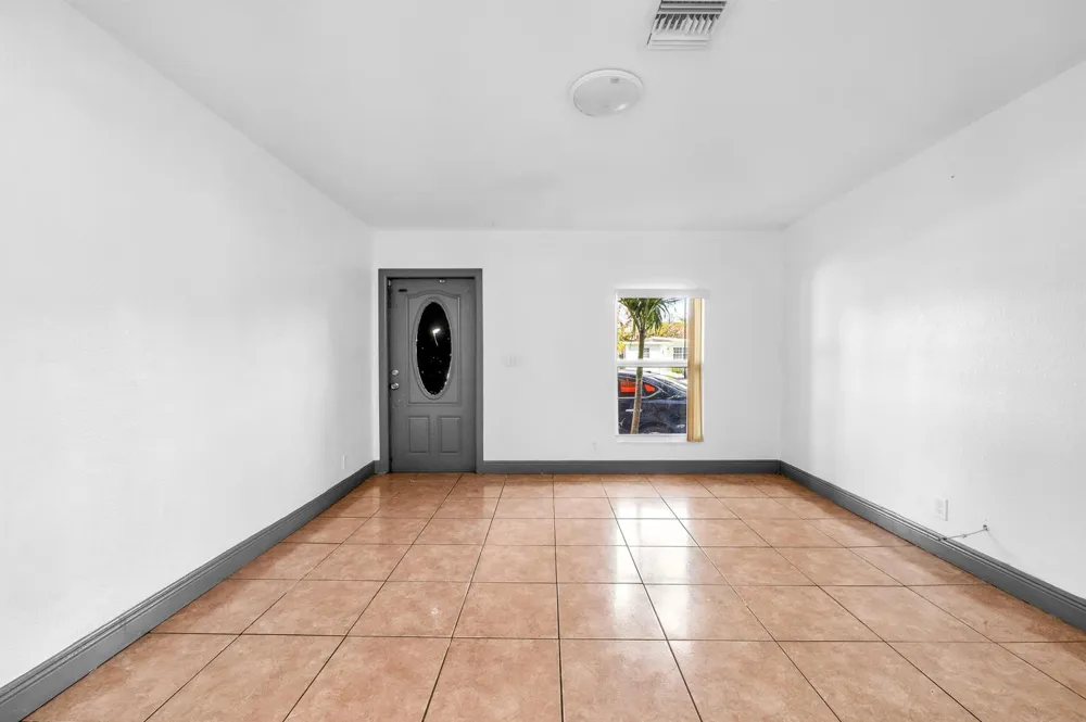 124 SW 10TH AVENUE Boynton Beach, FL 33435