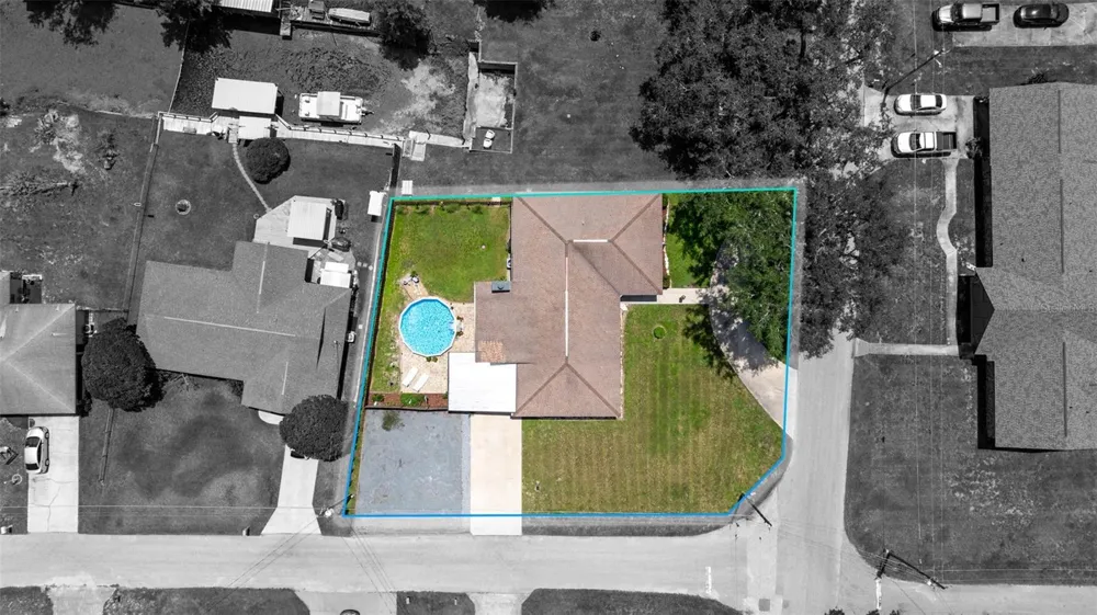 1351 CR 482N Lake Panasoffkee, FL 33538