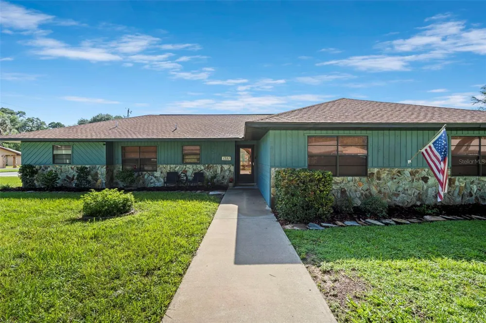 1351 CR 482N Lake Panasoffkee, FL 33538