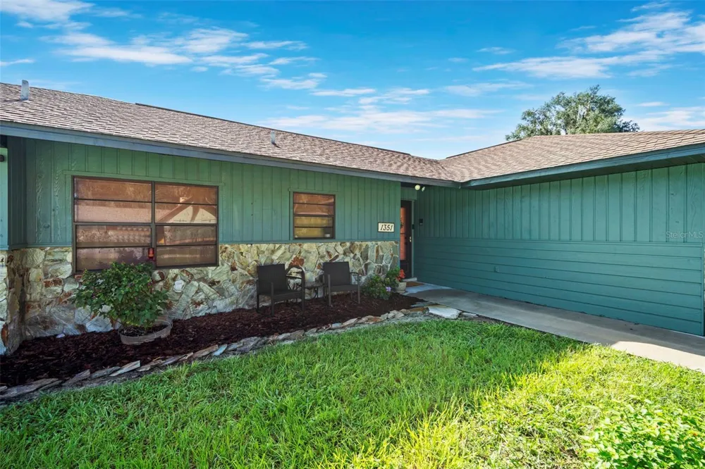 1351 CR 482N Lake Panasoffkee, FL 33538