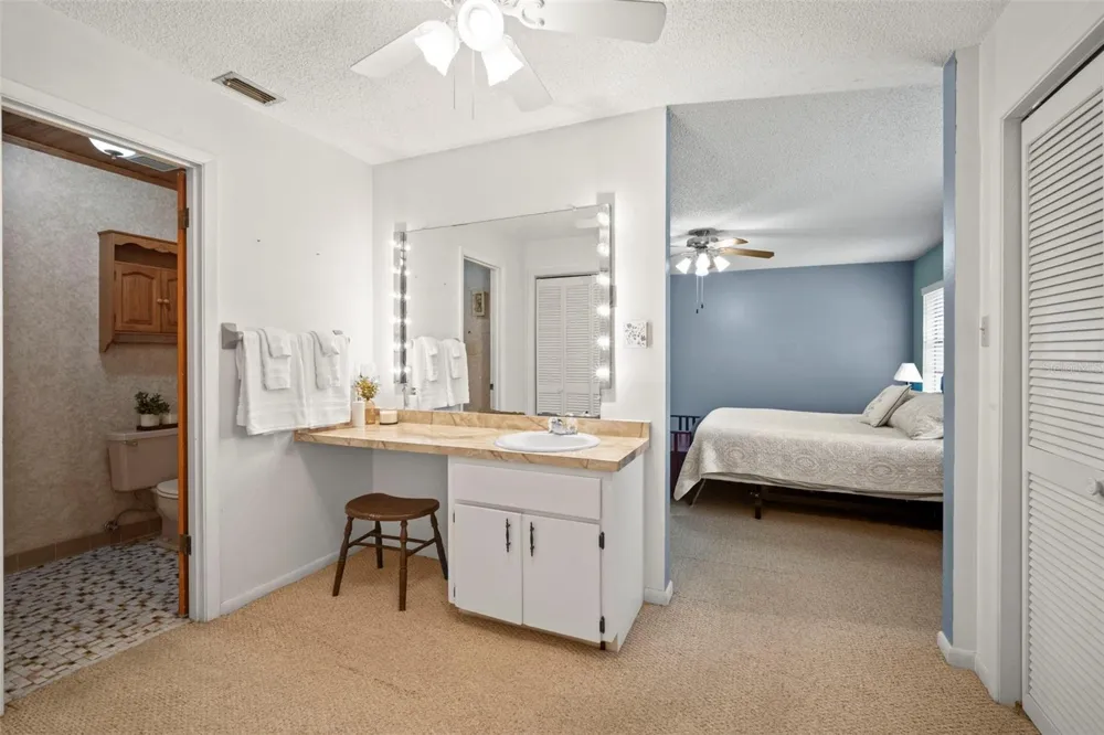 1351 CR 482N Lake Panasoffkee, FL 33538