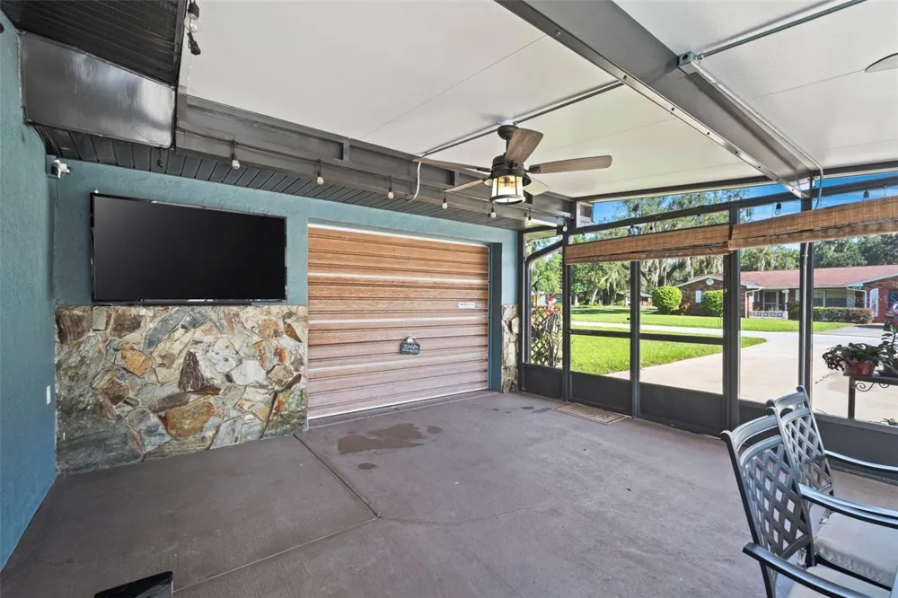 1351 CR 482N Lake Panasoffkee, FL 33538