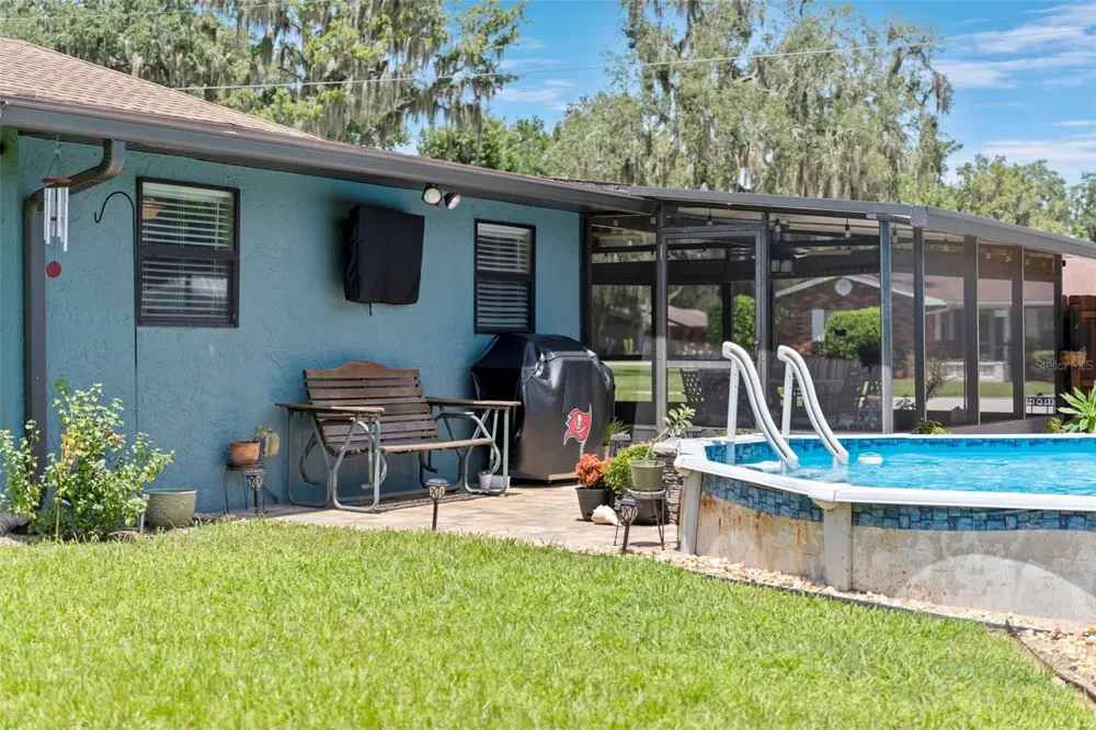 1351 CR 482N Lake Panasoffkee, FL 33538