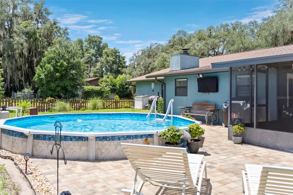 1351 CR 482N Lake Panasoffkee, FL 33538