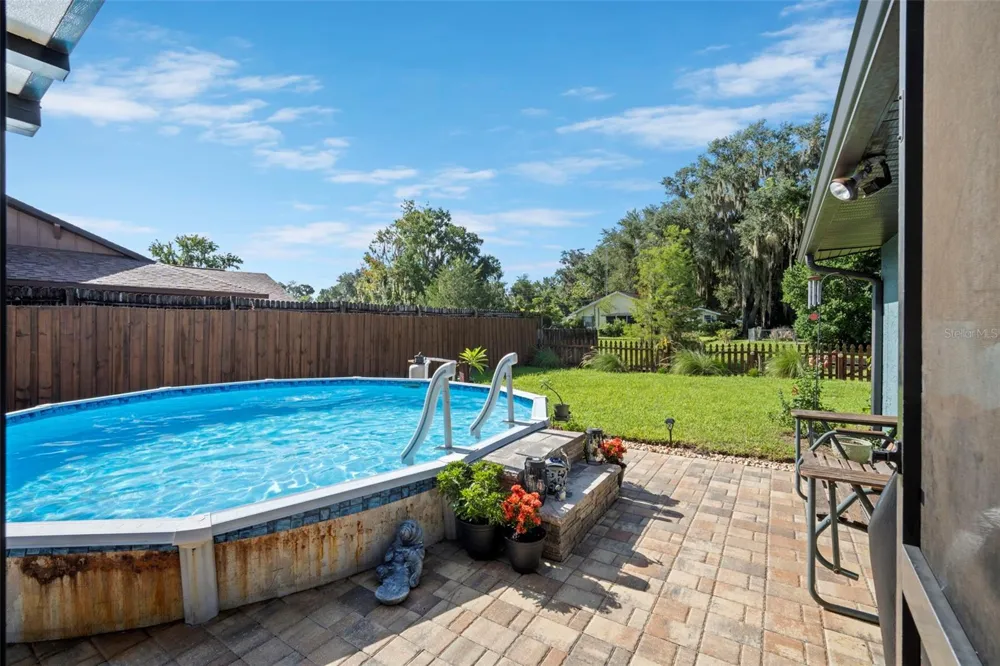 1351 CR 482N Lake Panasoffkee, FL 33538