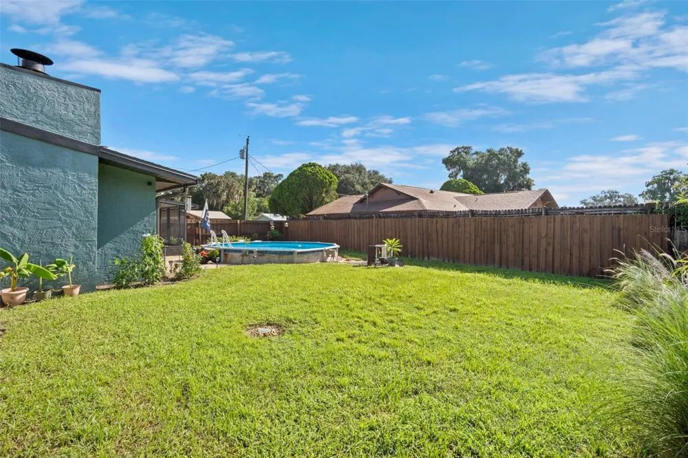 1351 CR 482N Lake Panasoffkee, FL 33538