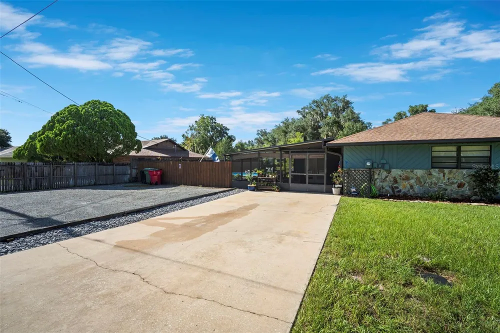 1351 CR 482N Lake Panasoffkee, FL 33538