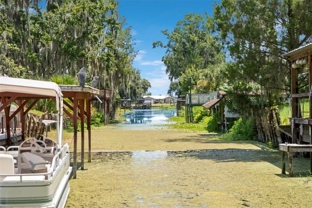 1351 CR 482N Lake Panasoffkee, FL 33538