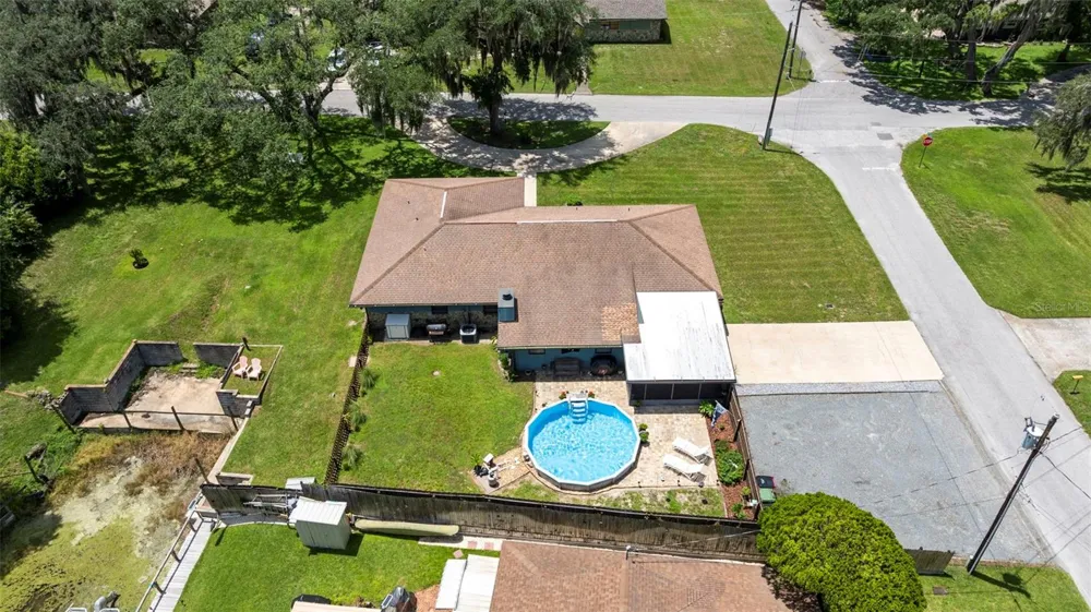 1351 CR 482N Lake Panasoffkee, FL 33538