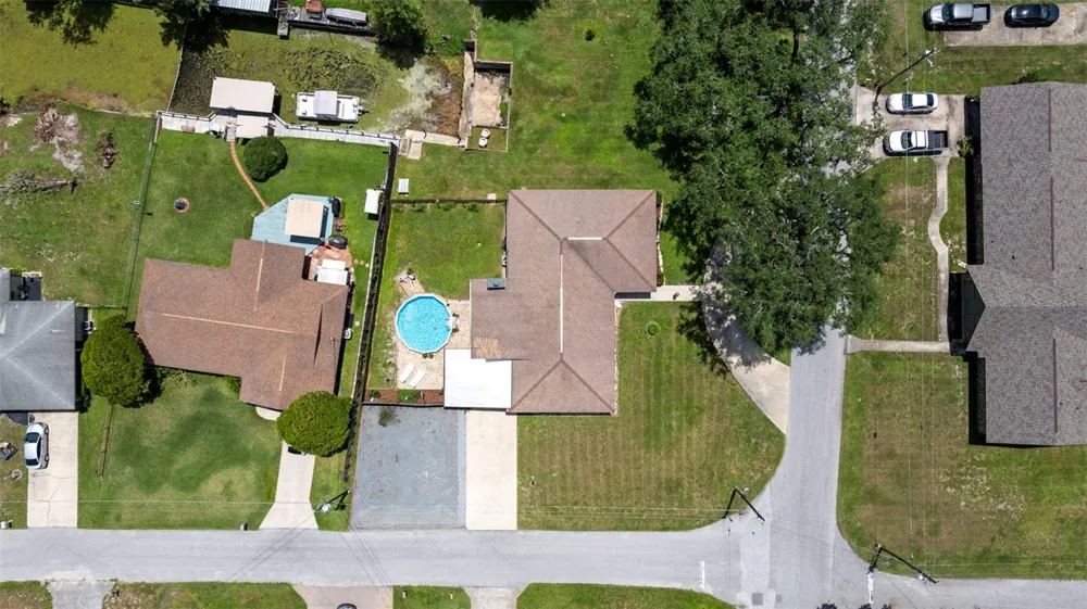 1351 CR 482N Lake Panasoffkee, FL 33538