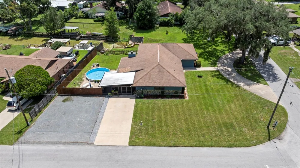 1351 CR 482N Lake Panasoffkee, FL 33538