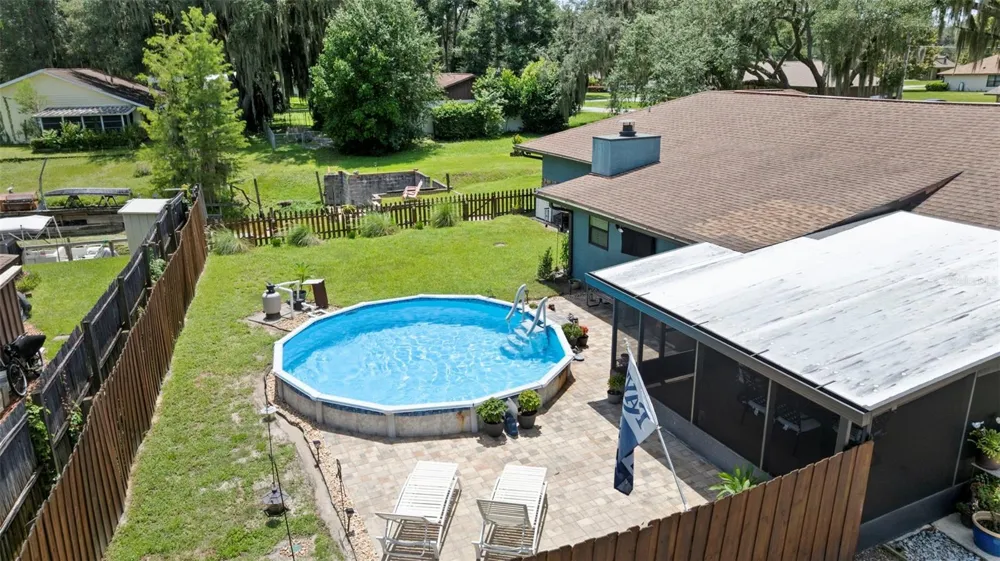 1351 CR 482N Lake Panasoffkee, FL 33538