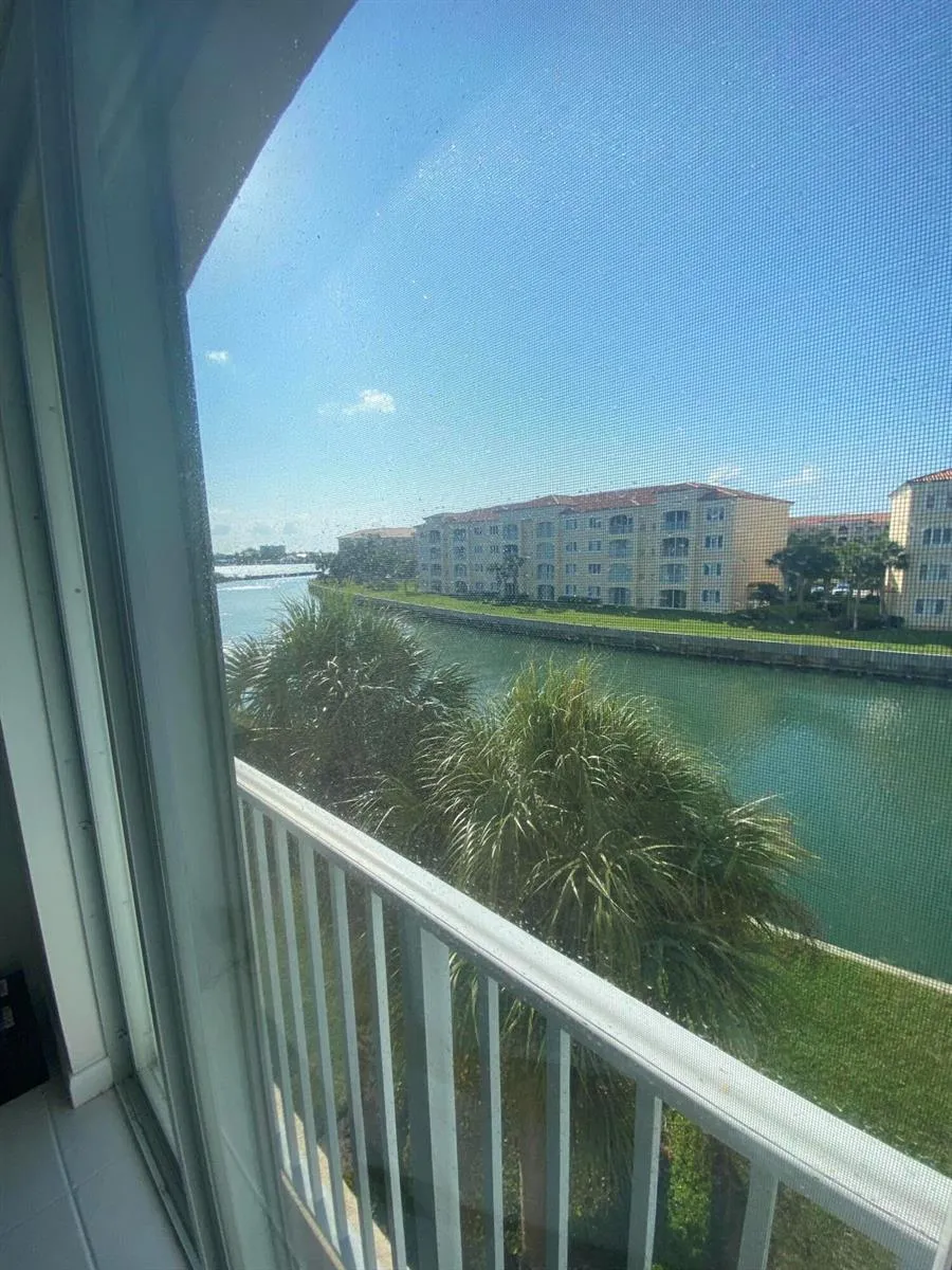 7 HARBOUR ISLE DRIVE E #304 Fort Pierce, FL 34949