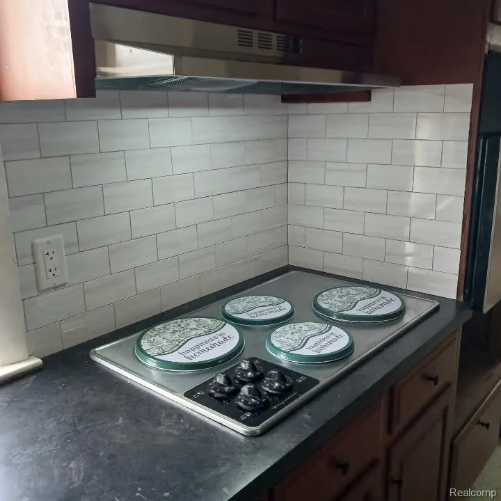 228 Borland Court Saginaw City, MI 48602
