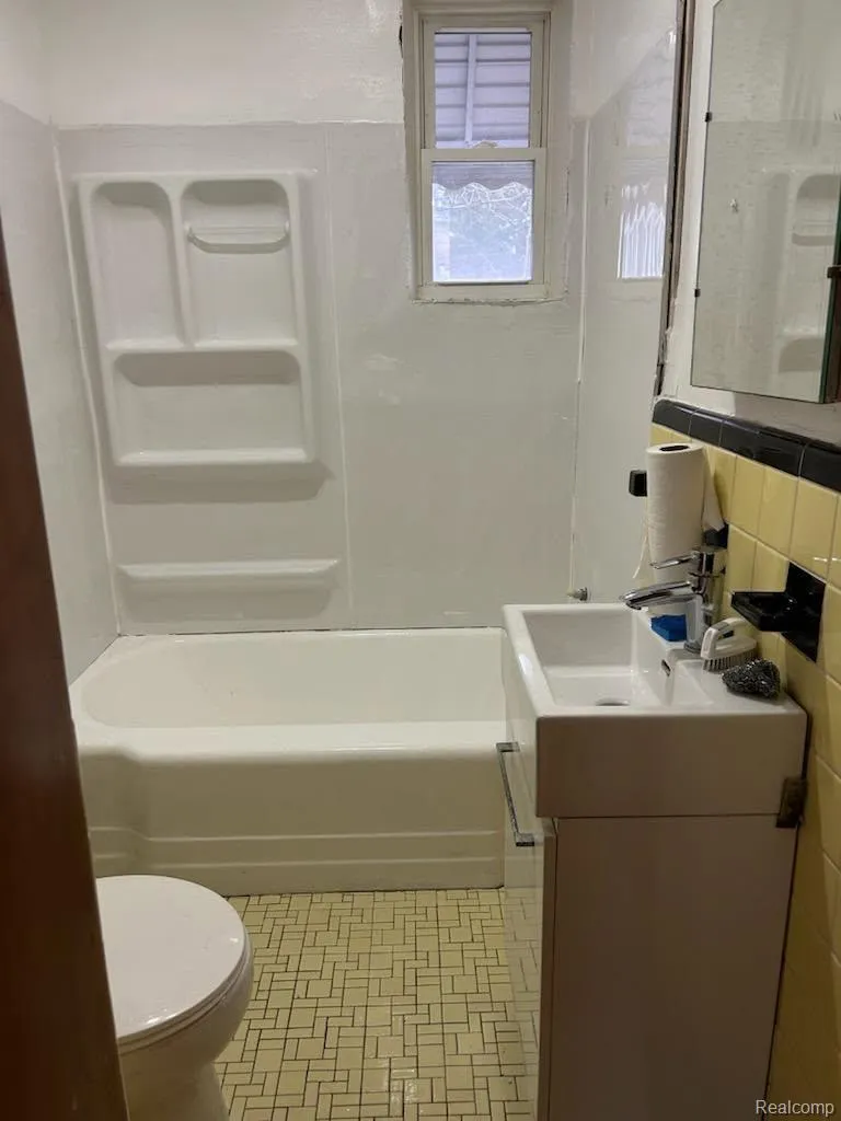 228 Borland Court Saginaw City, MI 48602