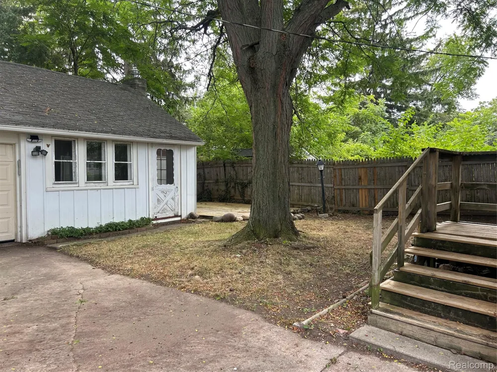 228 Borland Court Saginaw City, MI 48602