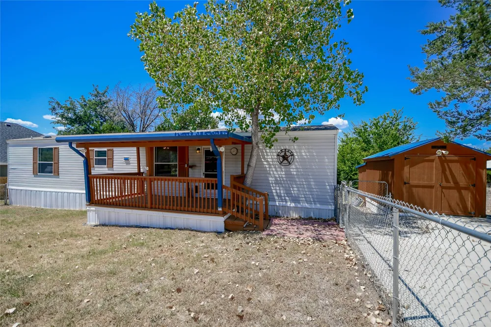 912 Pease River Drive Granbury, TX 76048