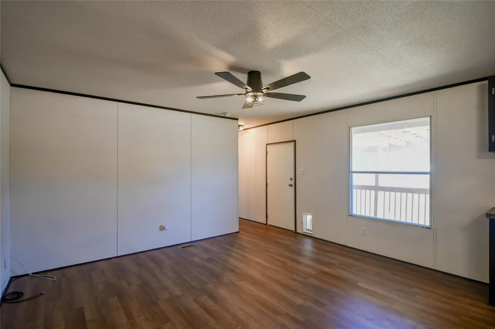 912 Pease River Drive Granbury, TX 76048