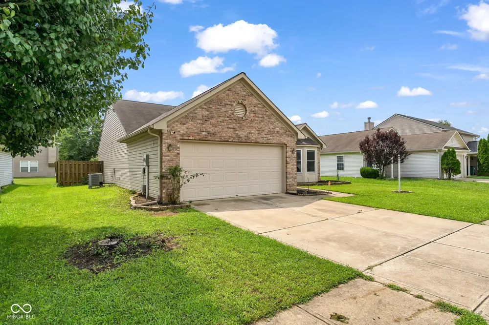 9733 Centennial Court Avon, IN 46123