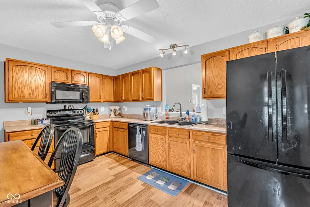 9733 Centennial Court Avon, IN 46123