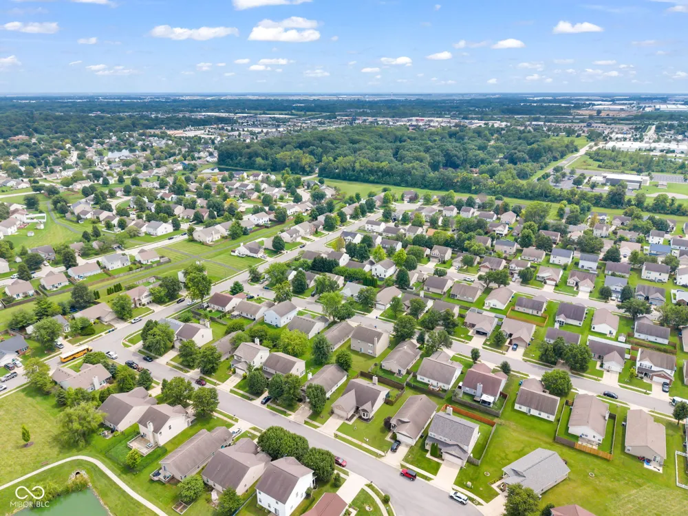 9733 Centennial Court Avon, IN 46123