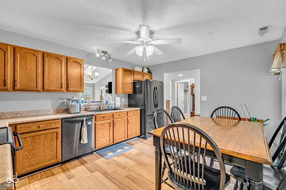 9733 Centennial Court Avon, IN 46123