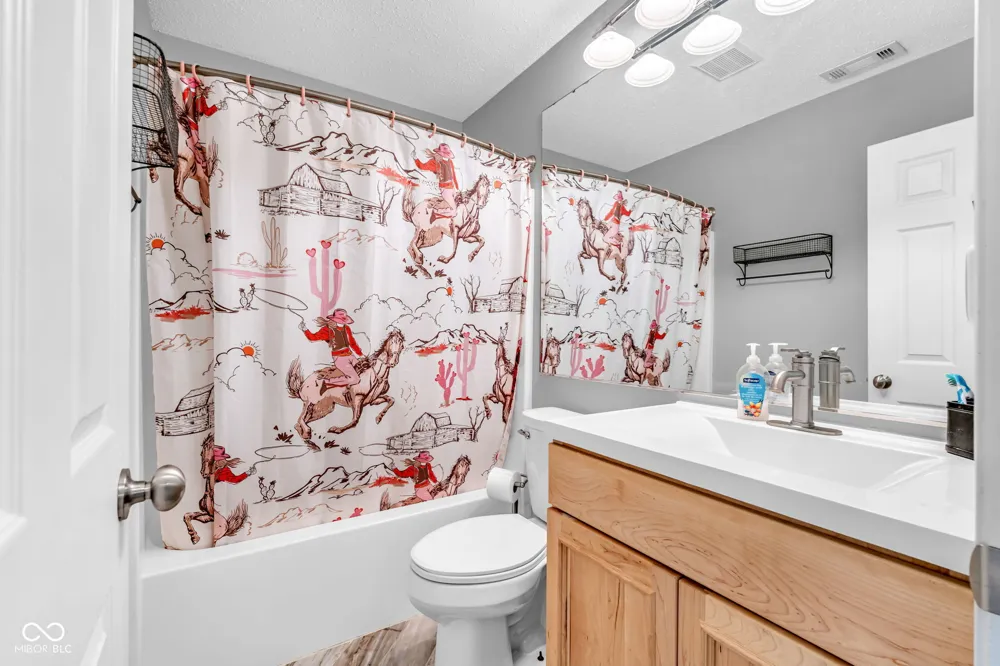 9733 Centennial Court Avon, IN 46123