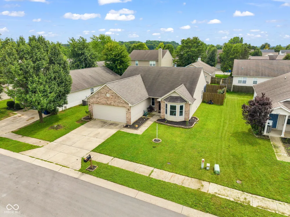 9733 Centennial Court Avon, IN 46123