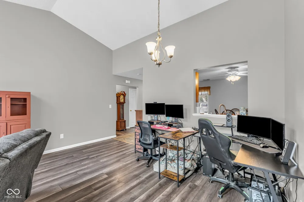 9733 Centennial Court Avon, IN 46123