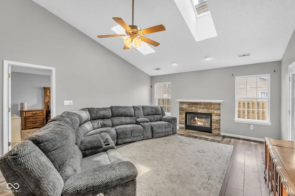 9733 Centennial Court Avon, IN 46123