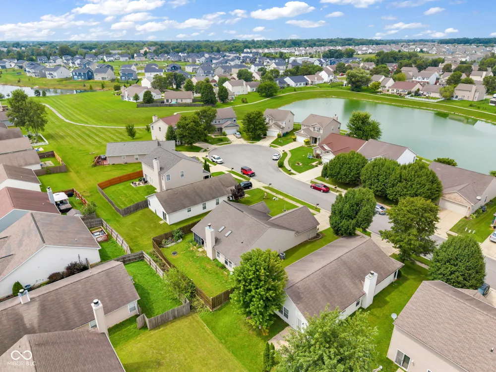 9733 Centennial Court Avon, IN 46123