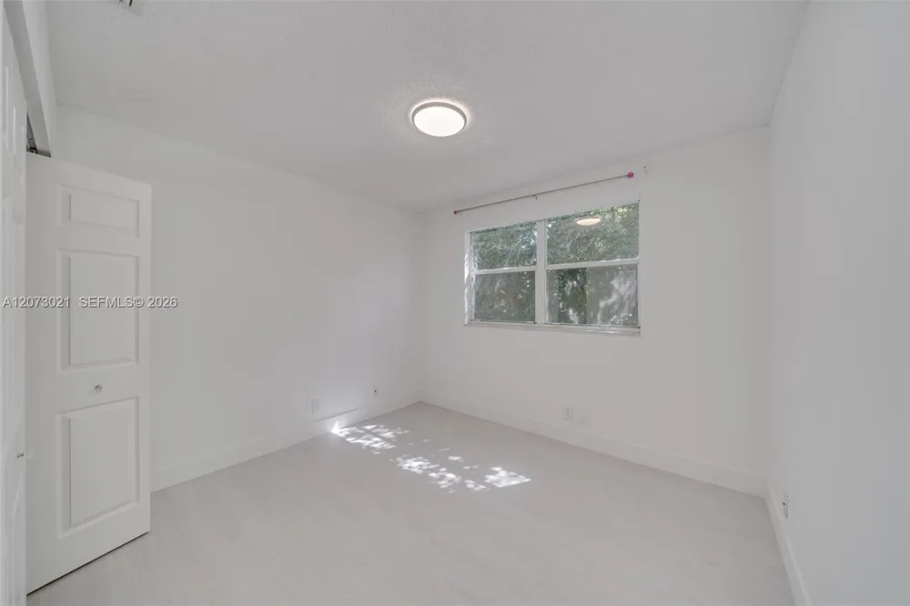 720 Falling Water Rd #720 Weston, FL 33326