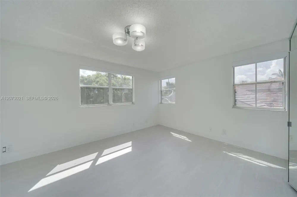 720 Falling Water Rd #720 Weston, FL 33326