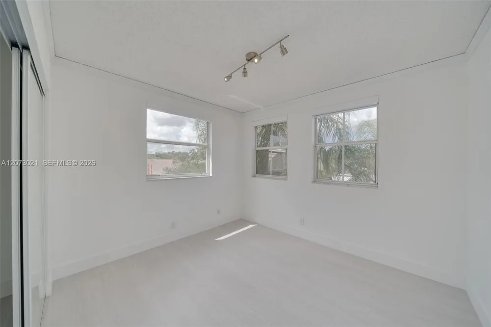 720 Falling Water Rd #720 Weston, FL 33326